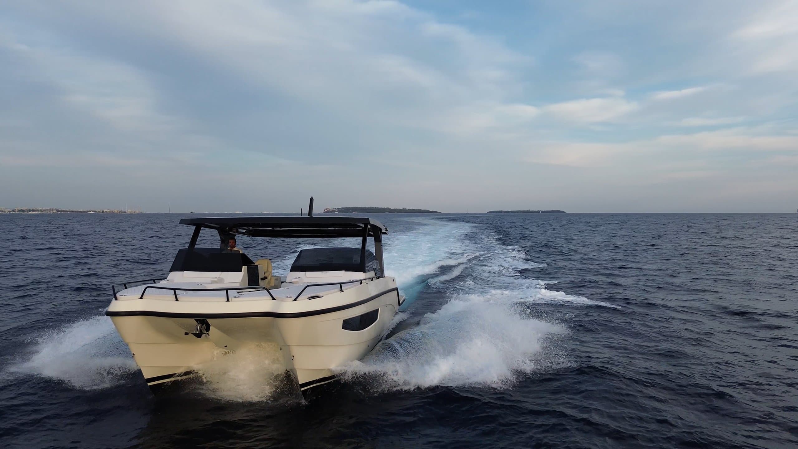 TESORO 41 POWER CAT | Drivas Yachts
