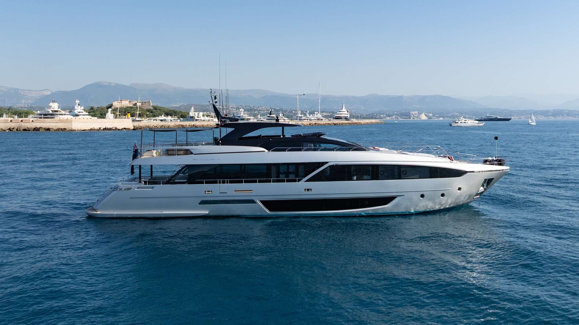Bella Donna - ext stbd | Drivas Yachts