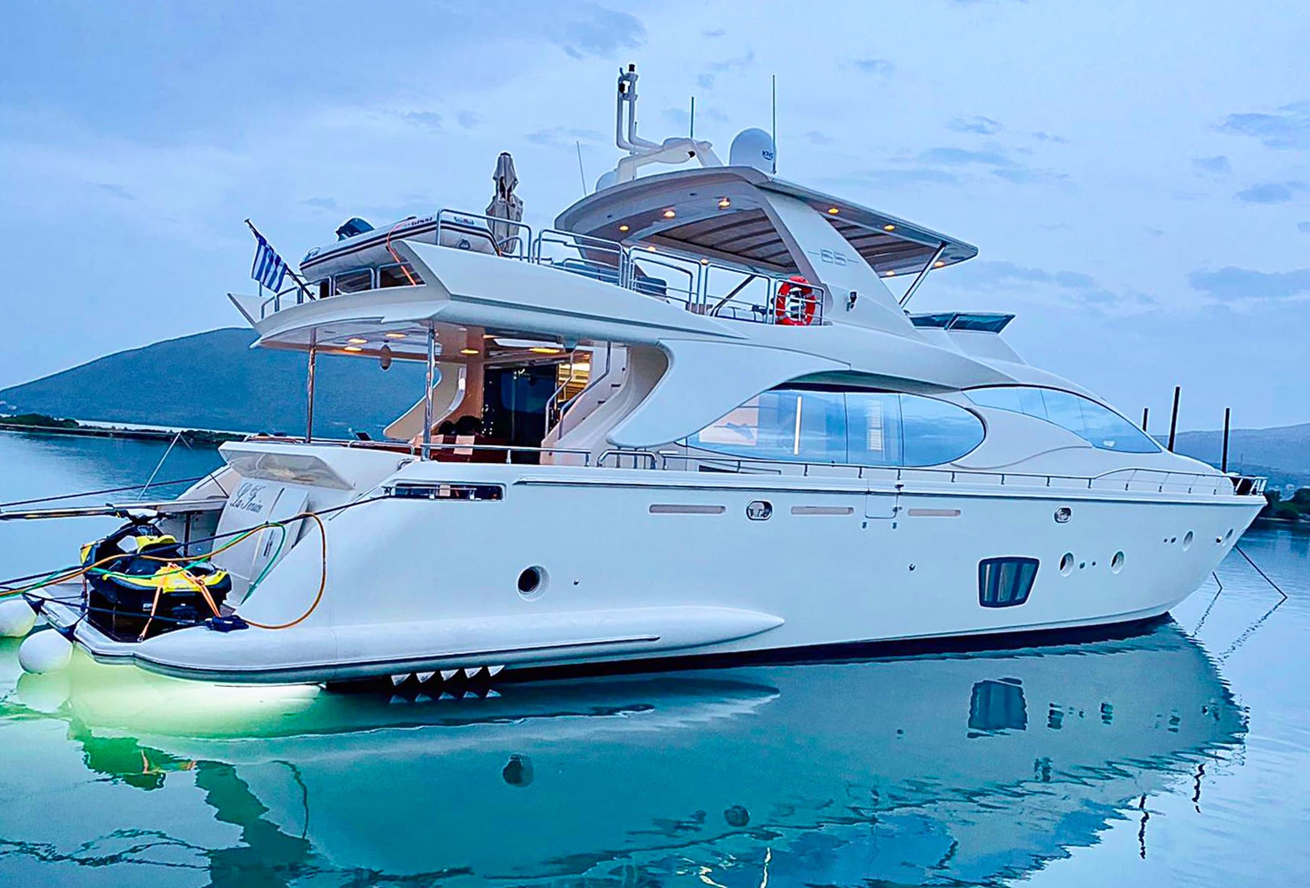 LA FENICE | Drivas Yachts