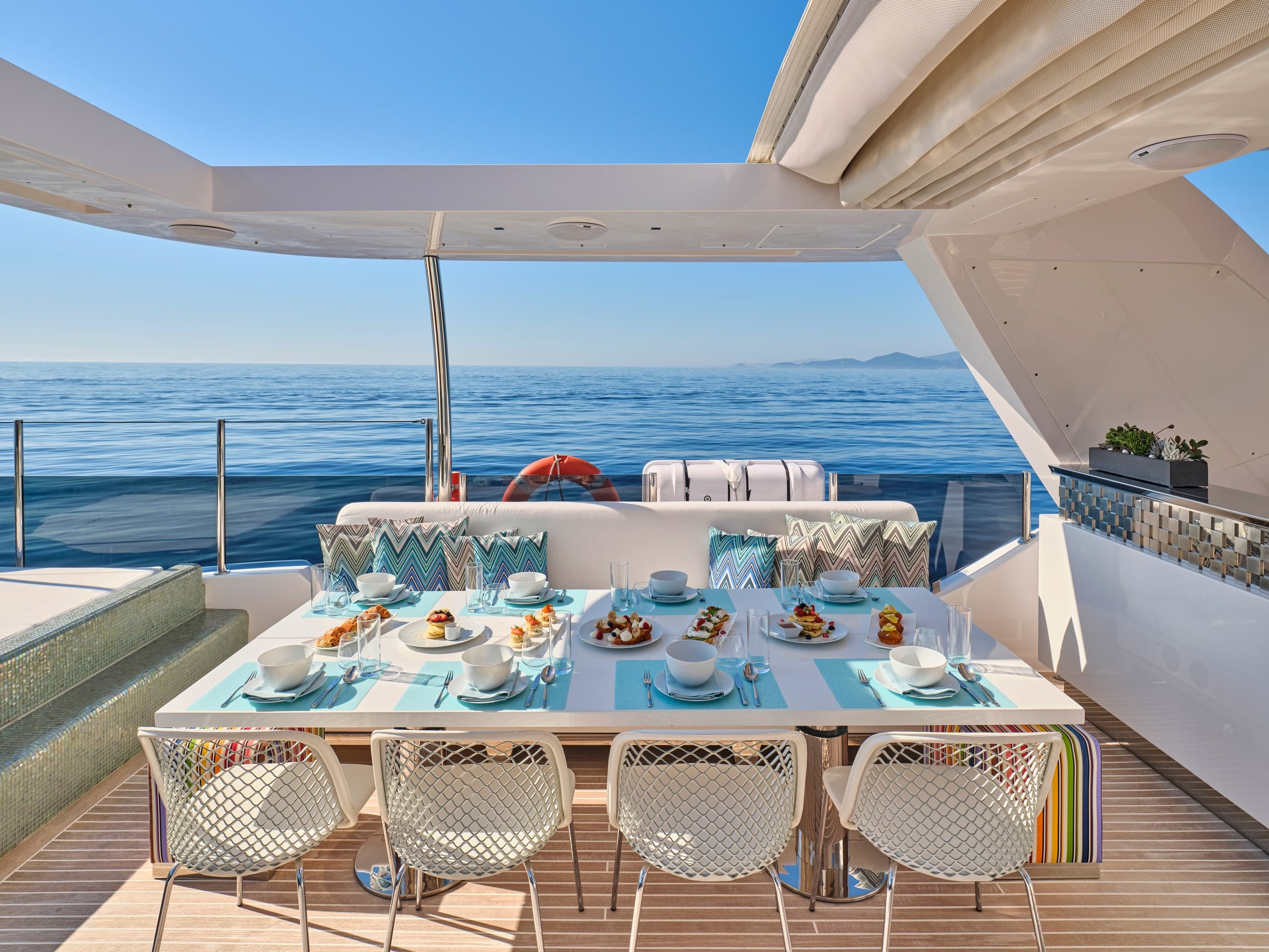 GALA I - dining ext | Drivas Yachts