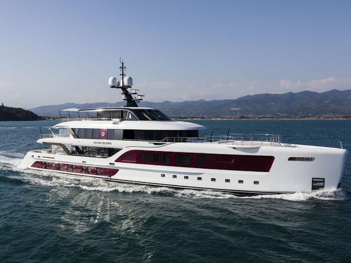 Motor yacht Quinta Essentia 55m by Admiral — photo 2