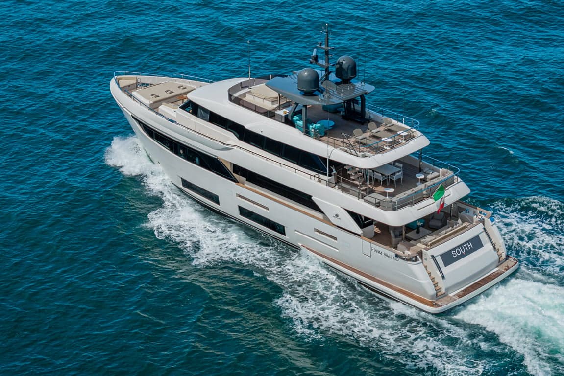 SOUTH - ext running | Drivas Yachts