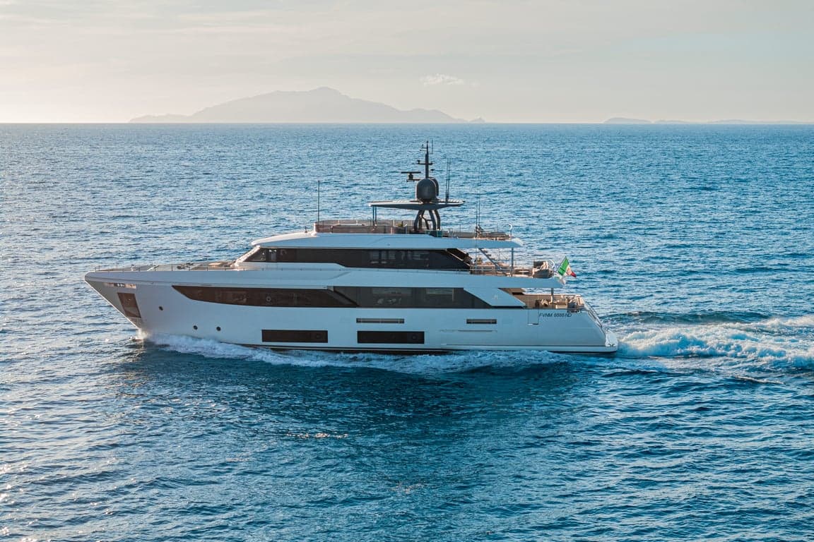 SOUTH - ext running | Drivas Yachts