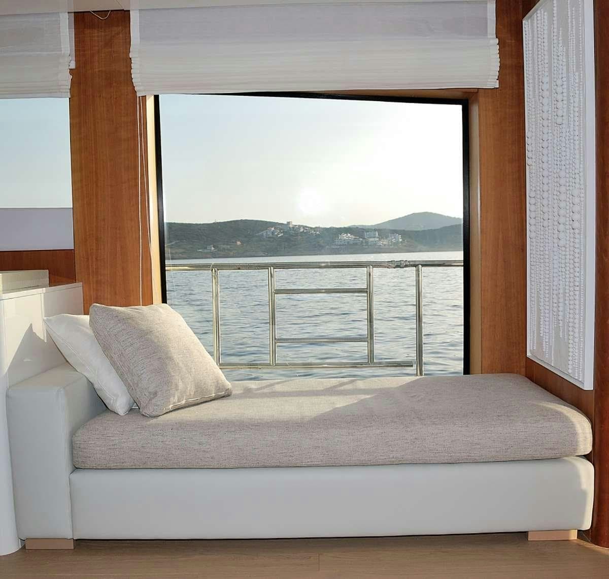 FUNSEA - saloon | Drivas Yachts