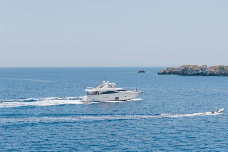 Motor yacht NATASSA ( ex LADY NATASA) 24m by Ferretti — photo 2
