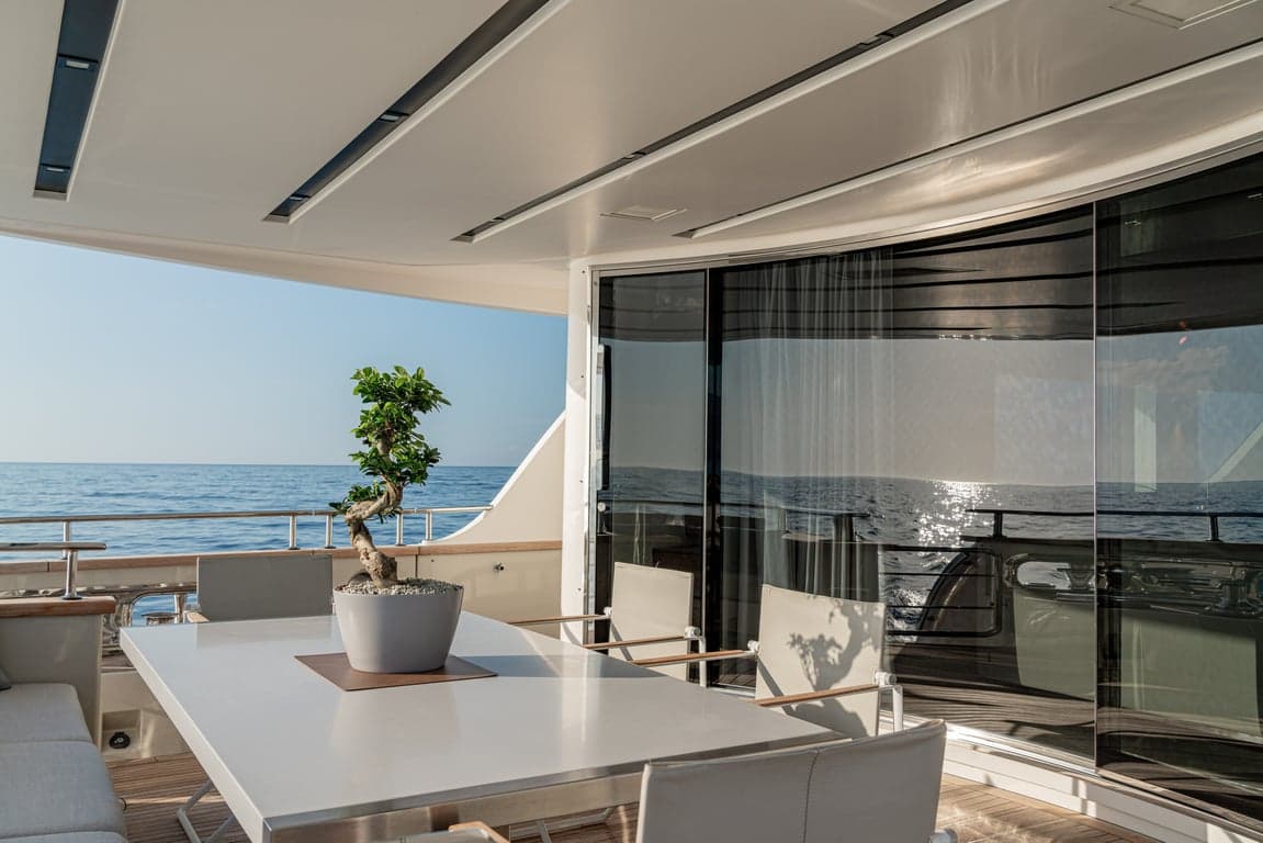 UNICKA - deck aft | Drivas Yachts