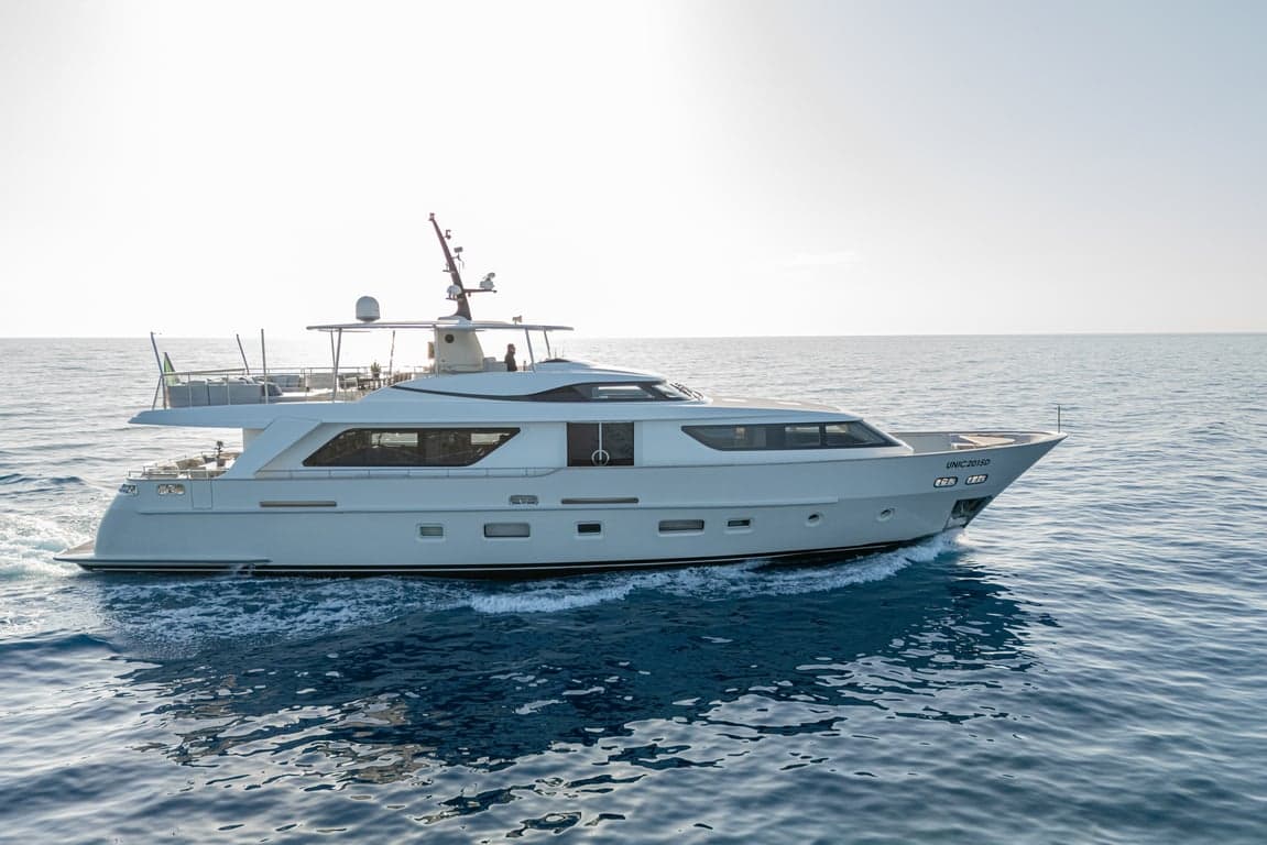 UNICKA - ext running | Drivas Yachts
