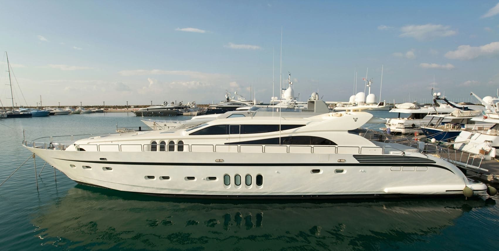VITAMIN SEA - ext stbd | Drivas Yachts