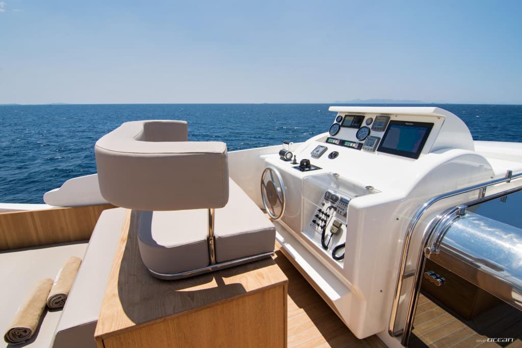 WHISPER V - helm | Drivas Yachts