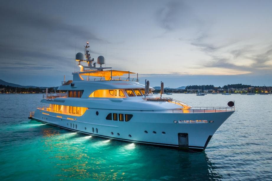 SERENITY - ext stbd | Drivas Yachts