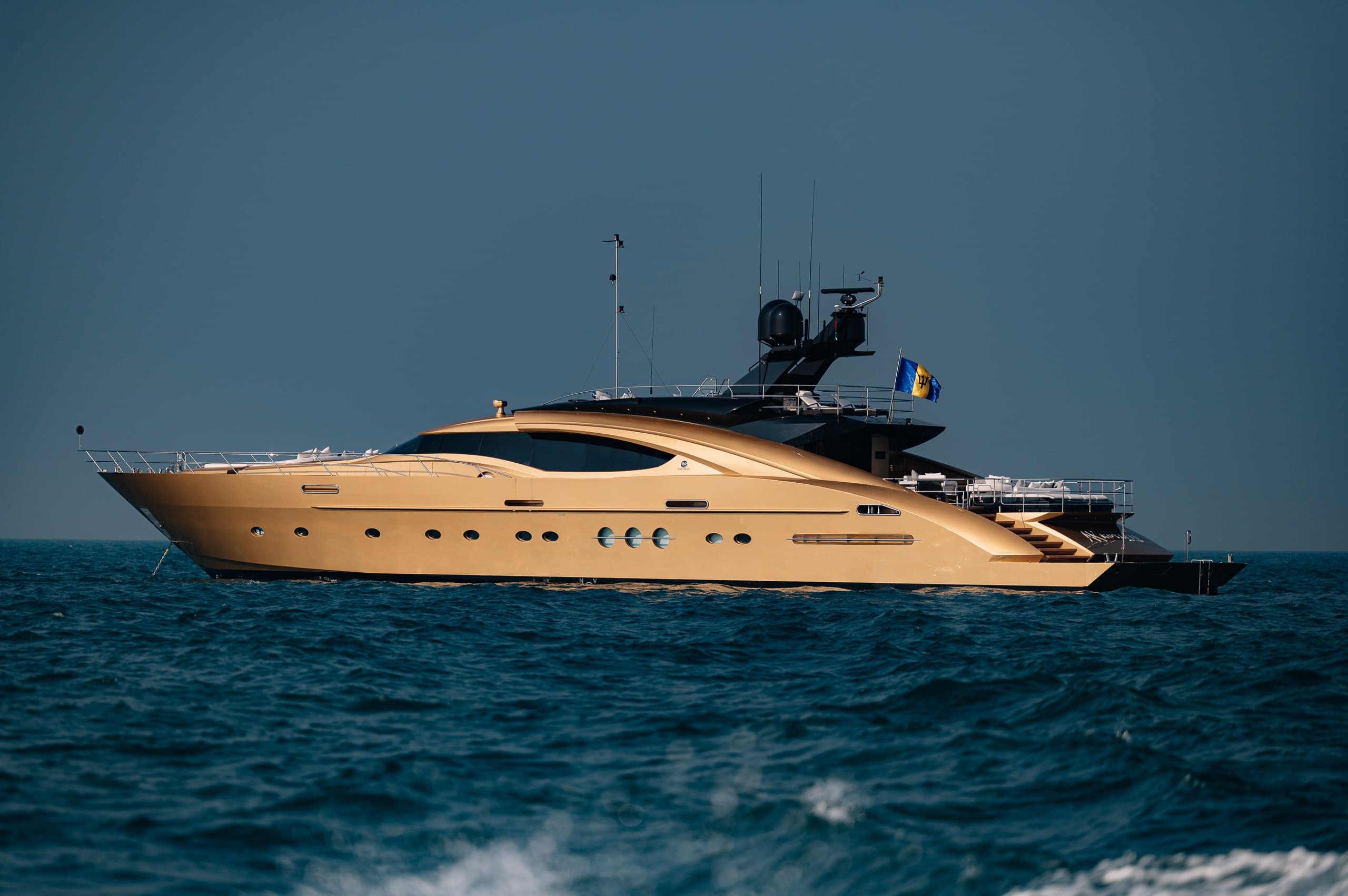 AK ROYALTY | Drivas Yachts