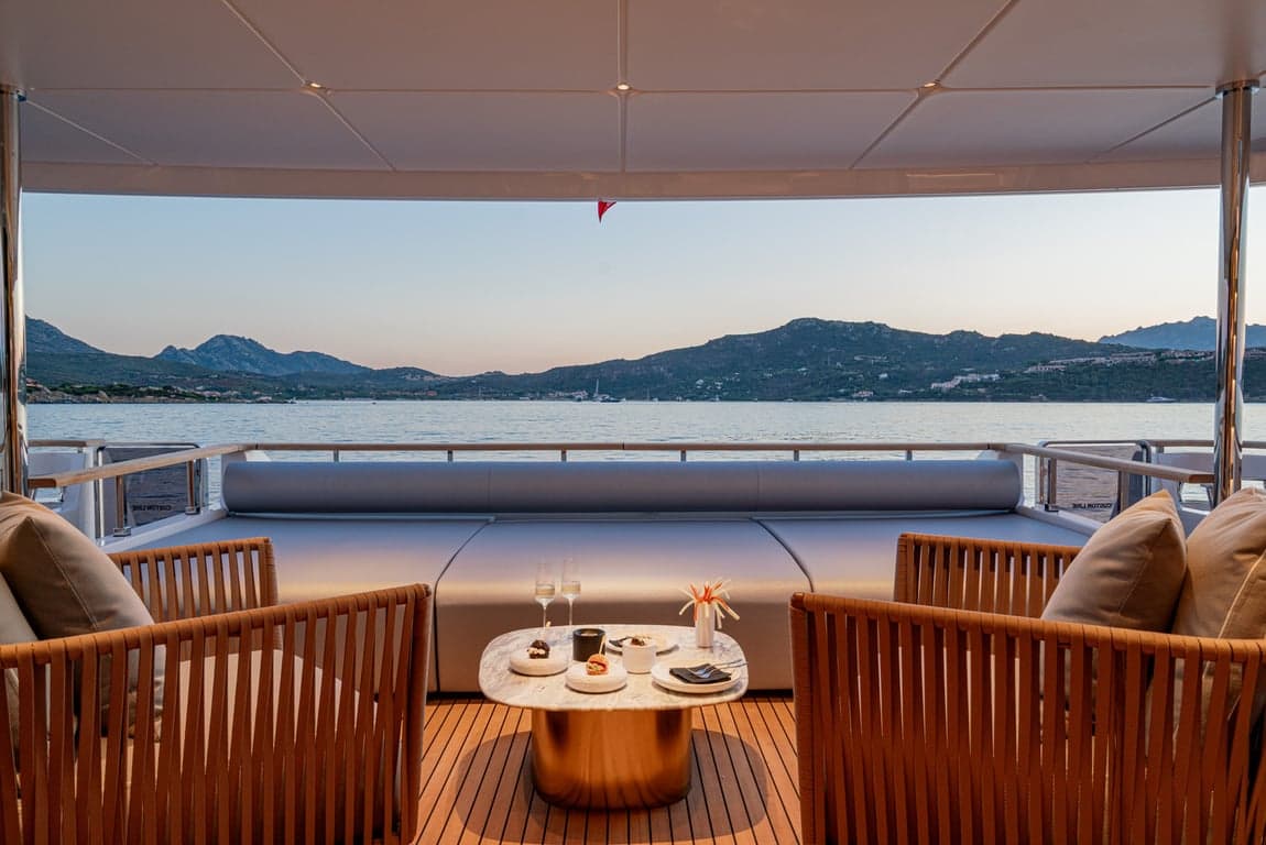 TWINS - deck aft | Drivas Yachts