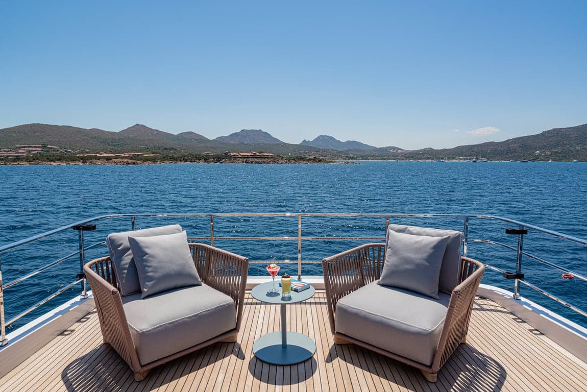 TWINS - deck aft | Drivas Yachts