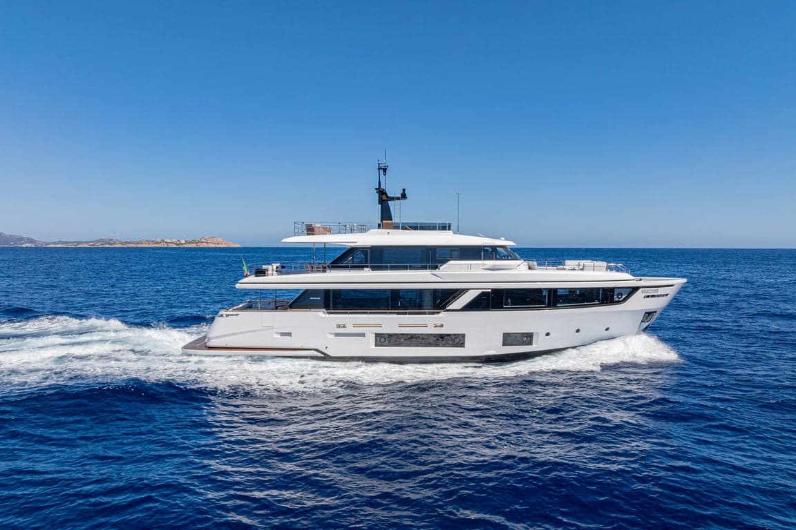 Motor yacht TWINS 30m by Ferretti