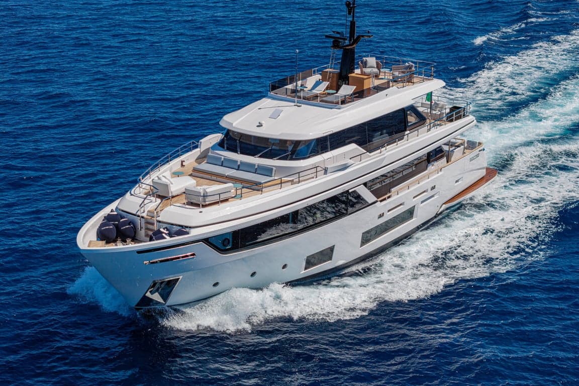 TWINS - ext running | Drivas Yachts