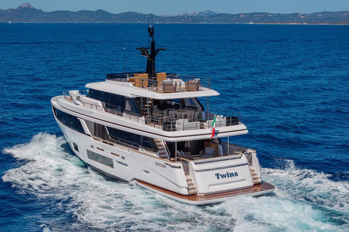 TWINS - ext running | Drivas Yachts
