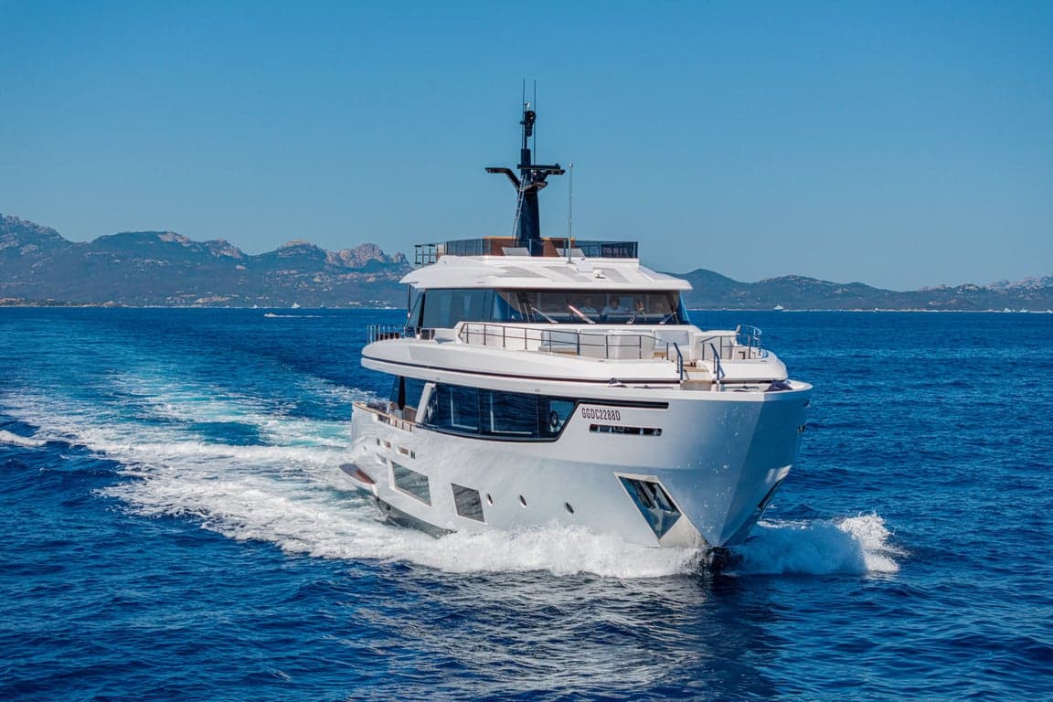 TWINS - ext running | Drivas Yachts
