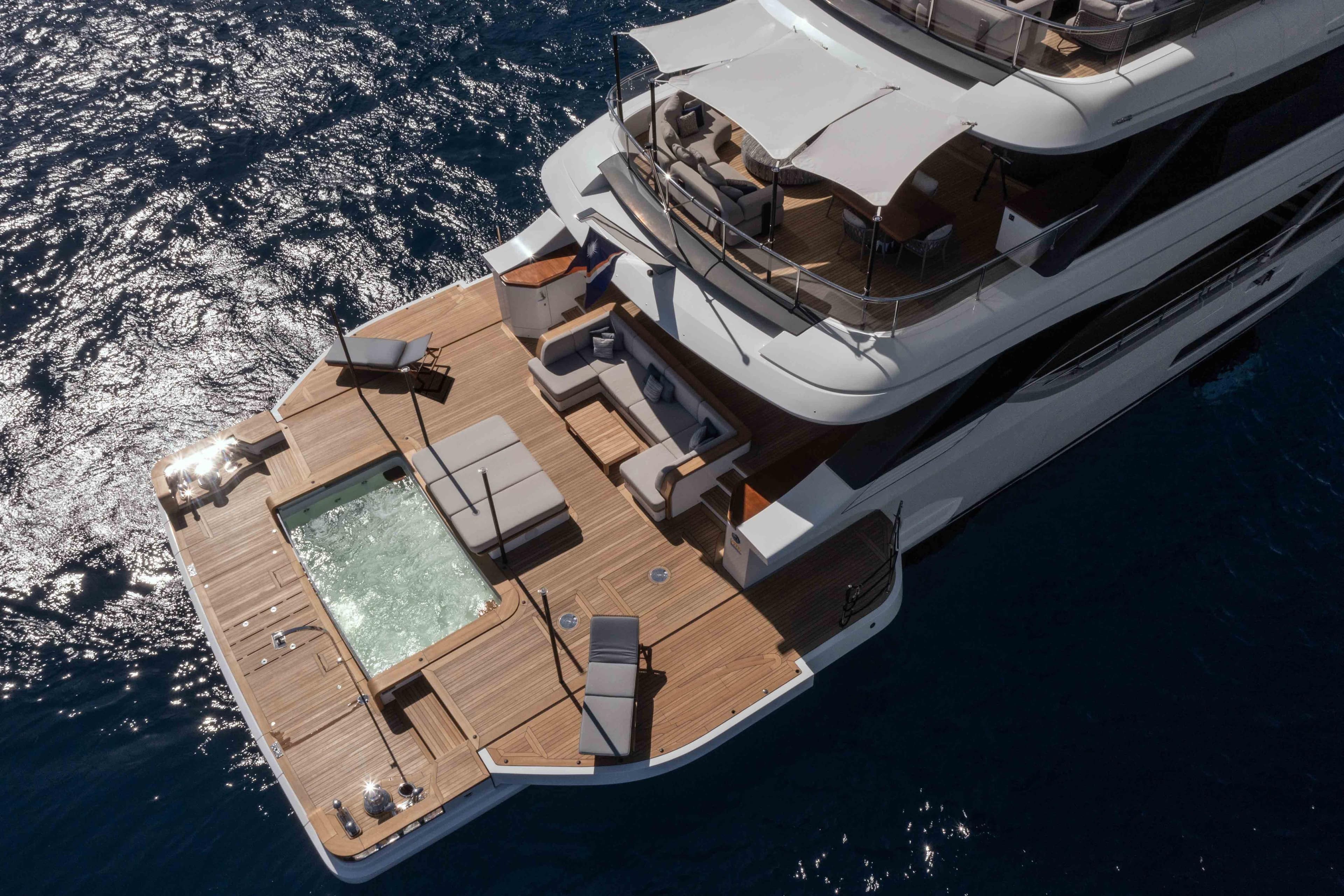 LEXSEA - ext running | Drivas Yachts