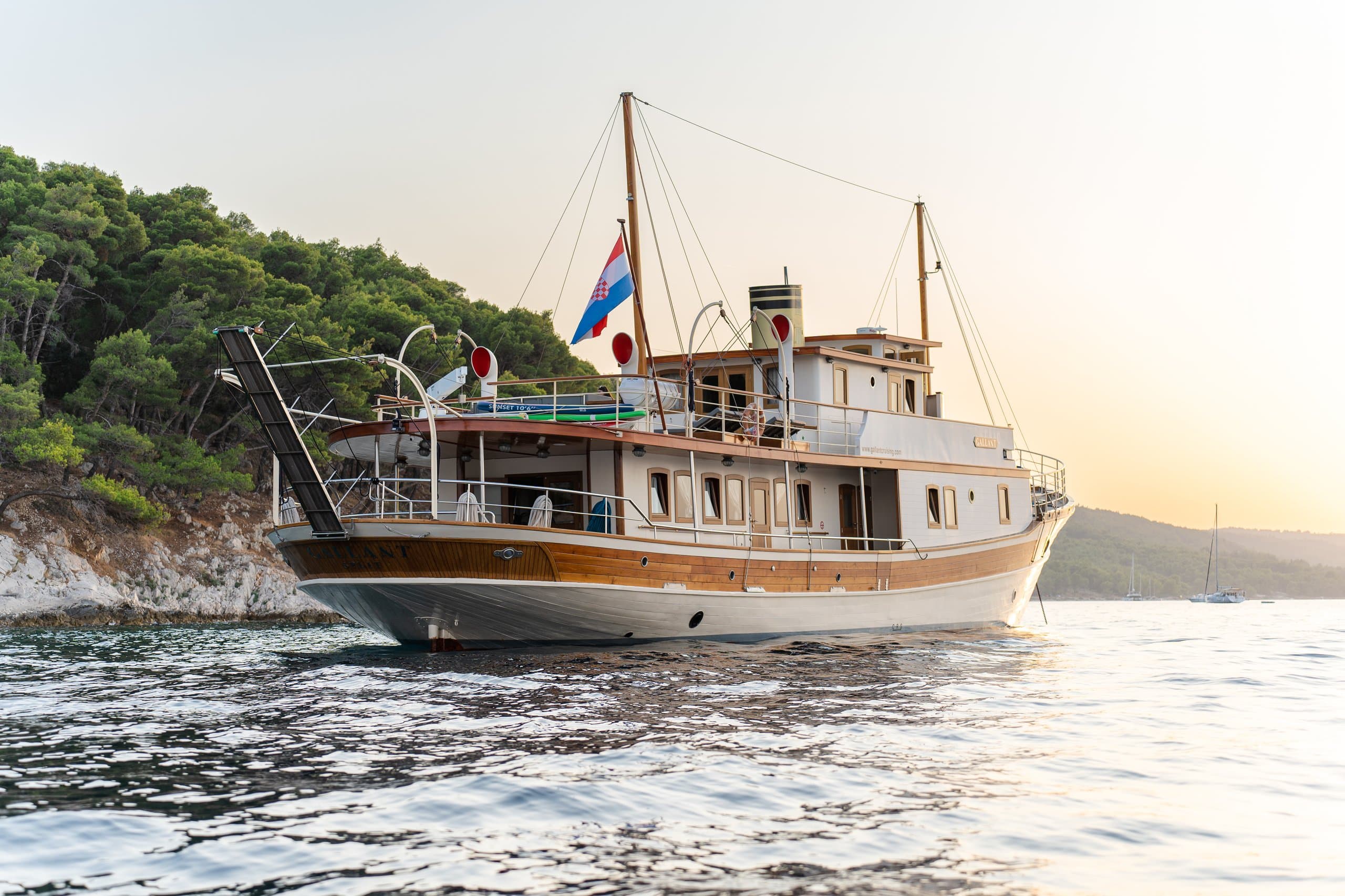 GALLANT | Drivas Yachts