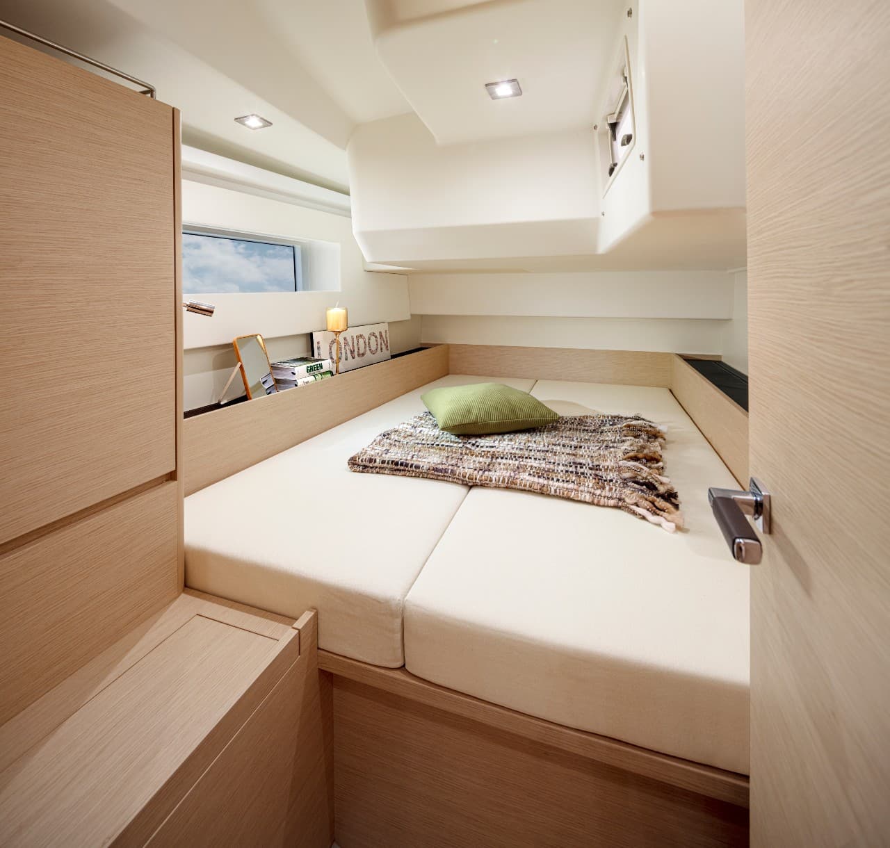 Solaris 40 — Cabin Guest