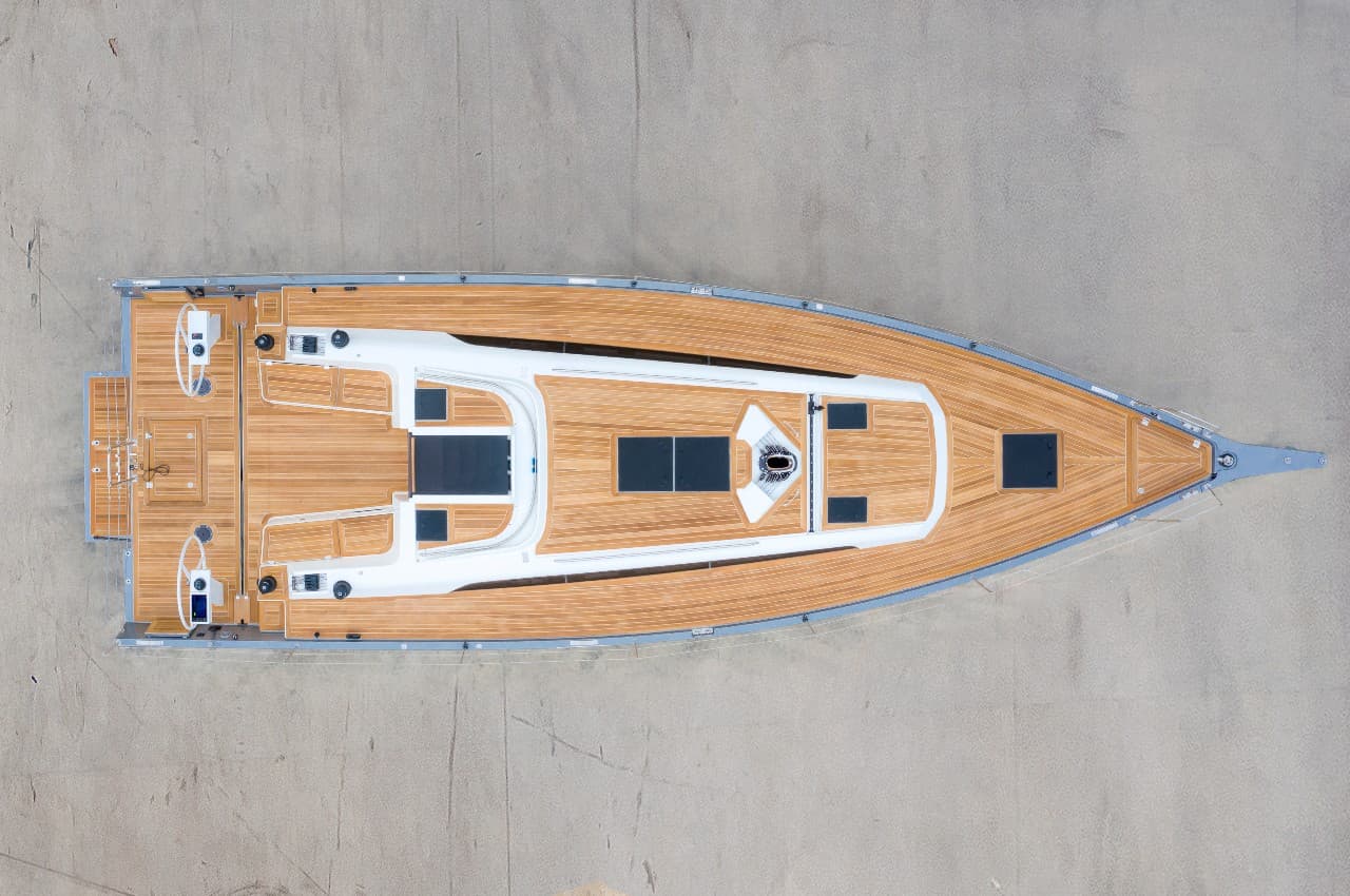 Solaris 40 — Deck Main