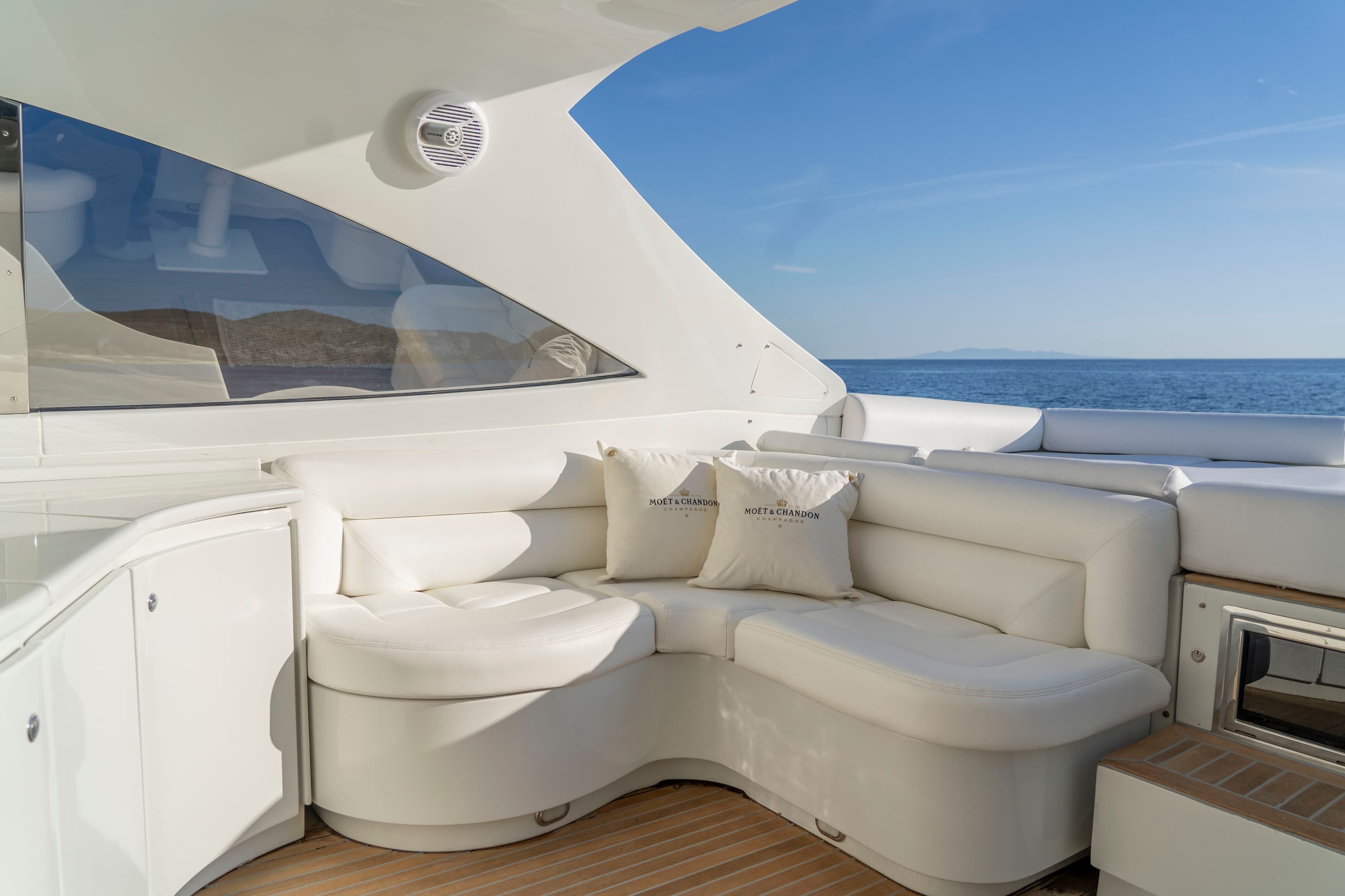 LAKOUPETI - deck aft | Drivas Yachts