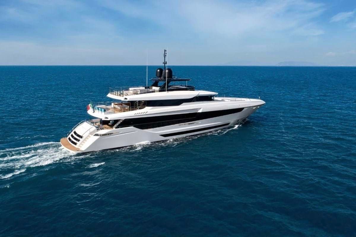 SANCTUARY - ext running | Drivas Yachts