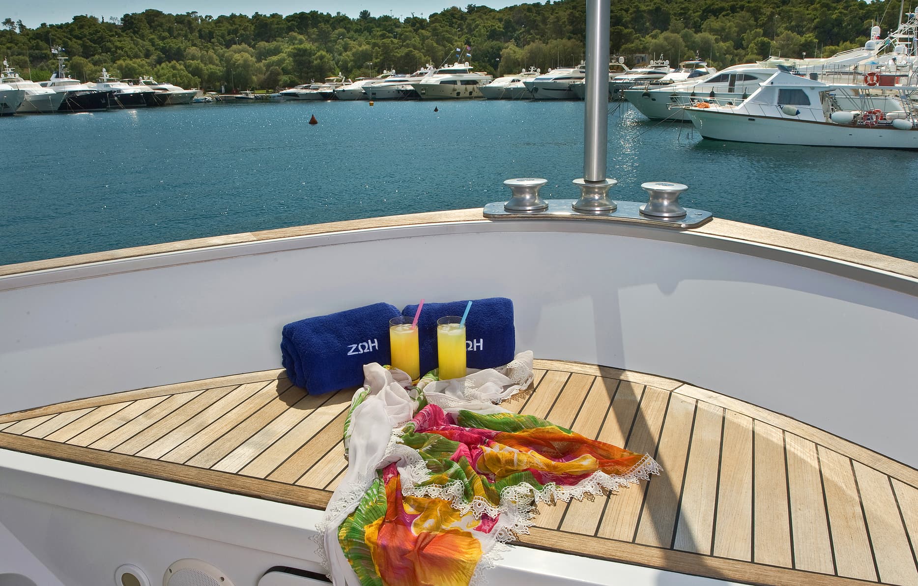 Motor yacht ZOI 26m by Admiral — aft deck