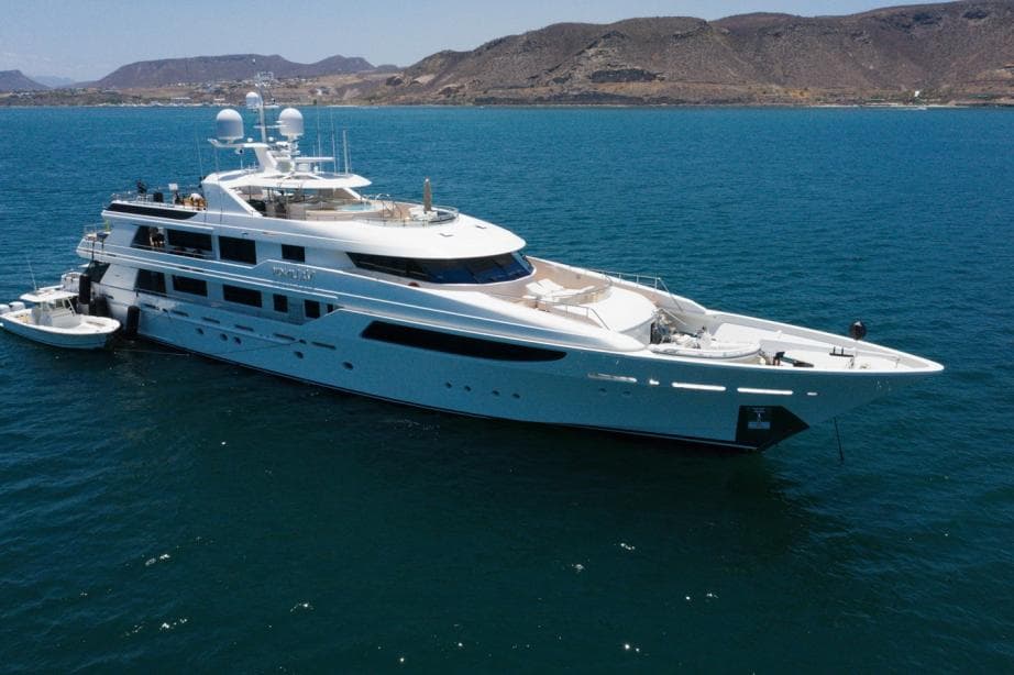 Valinor - ext | Drivas Yachts
