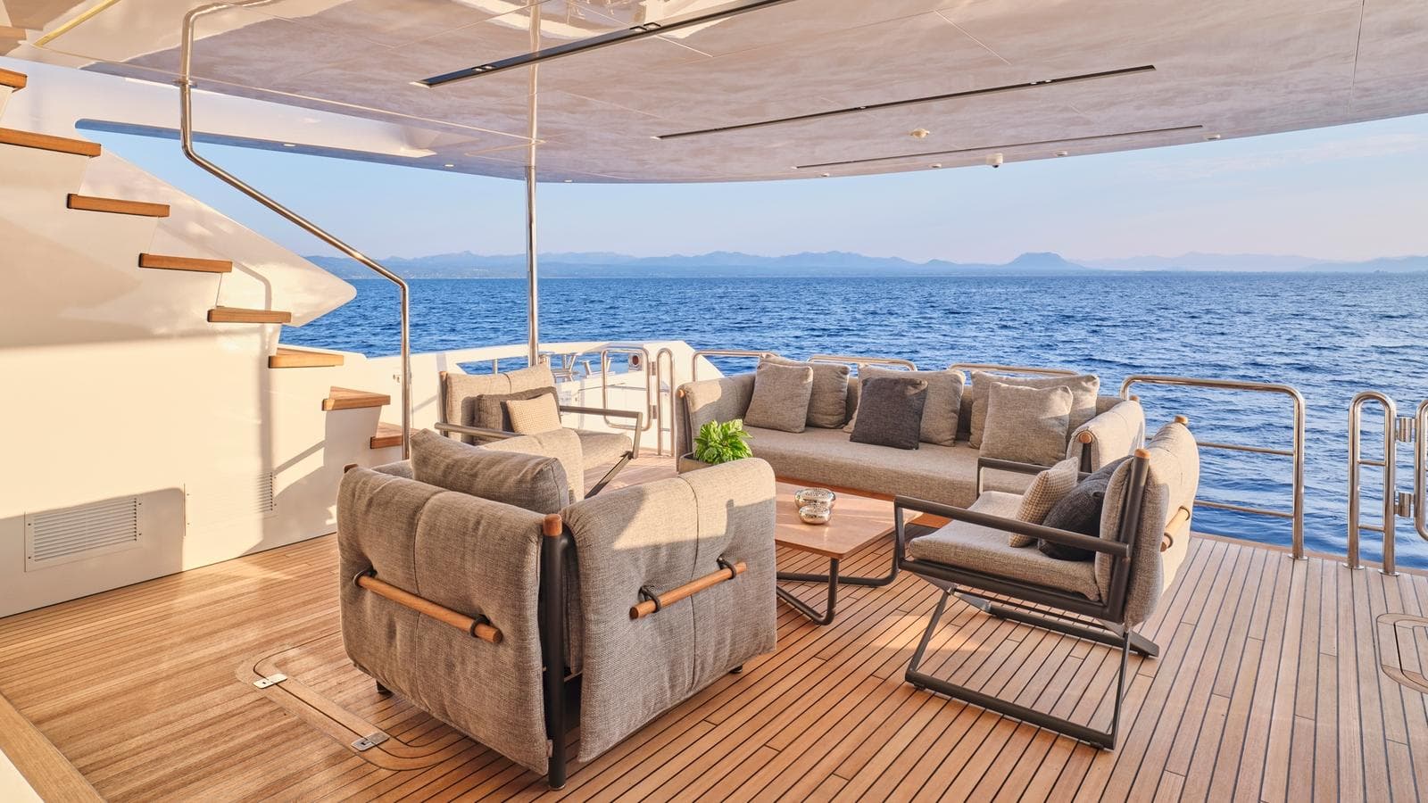 FOUR JOYS - deck aft | Drivas Yachts