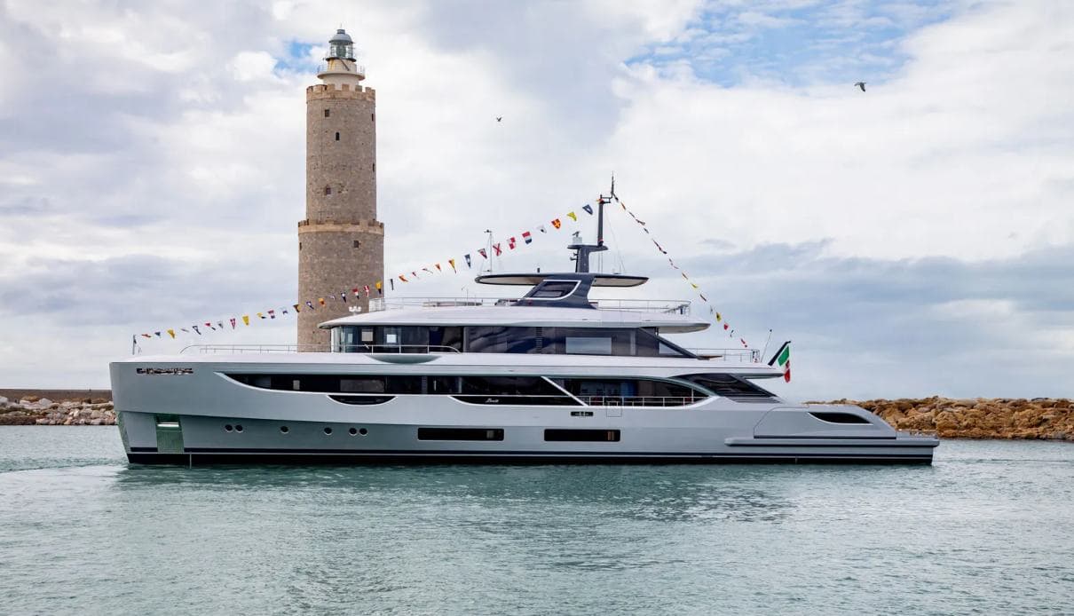 Motor yacht COSMICO 40.8m by Benetti — photo 5