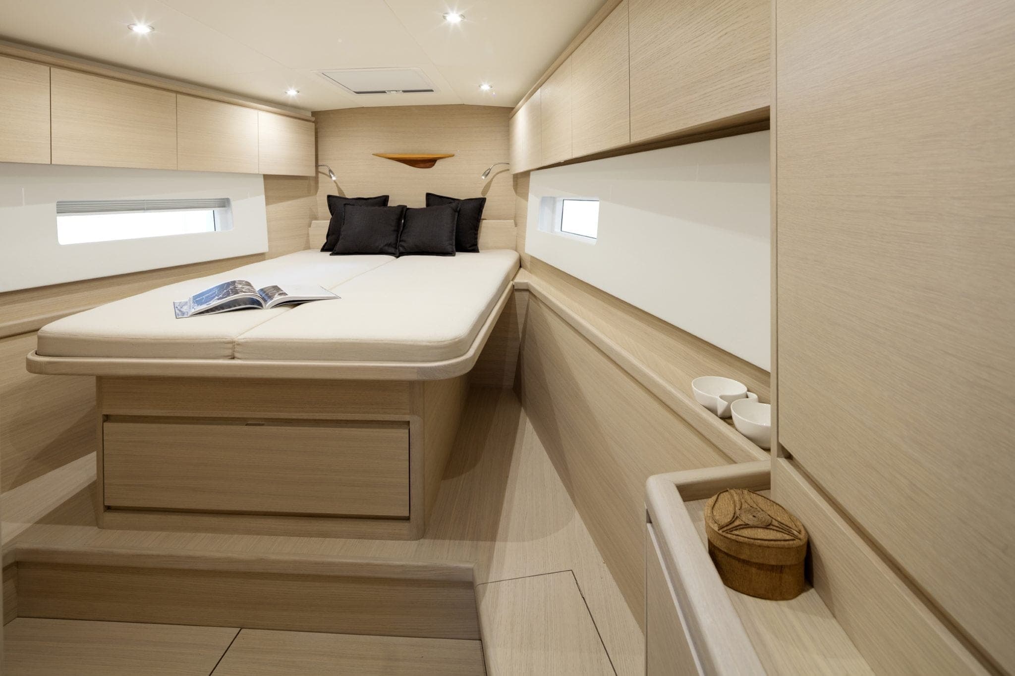 Solaris 47 — Cabin Guest
