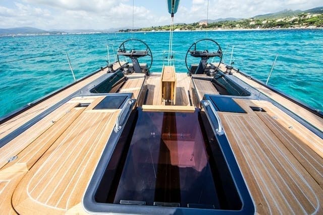 Solaris 47 — Deck Main