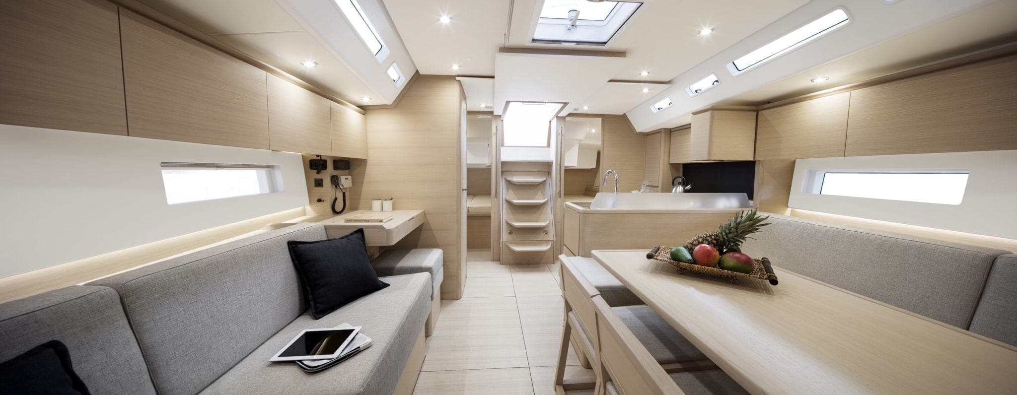 Solaris 47 — Saloon