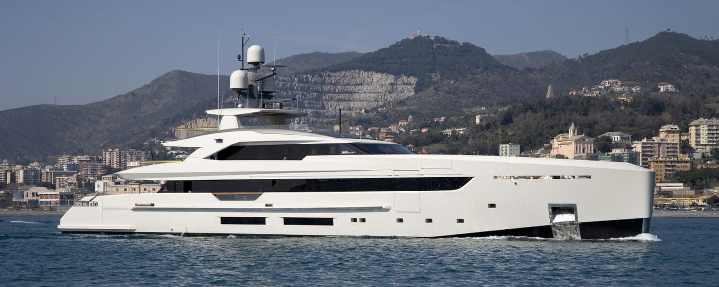 VERTIGE - ext running | Drivas Yachts
