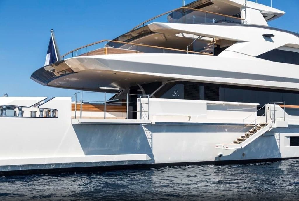 VERTIGE - ext stbd | Drivas Yachts