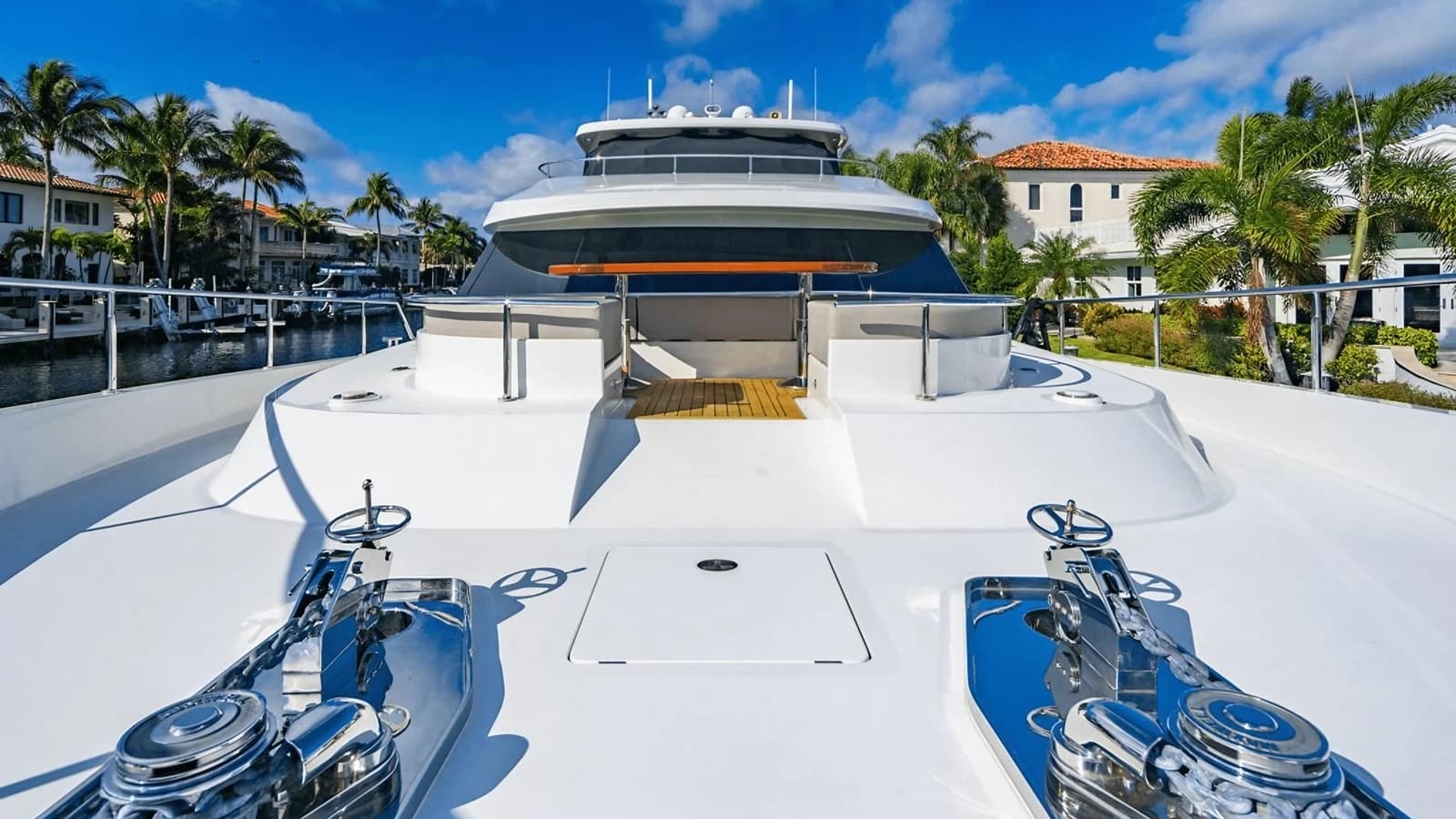 BELLA LISA - deck fore | Drivas Yachts