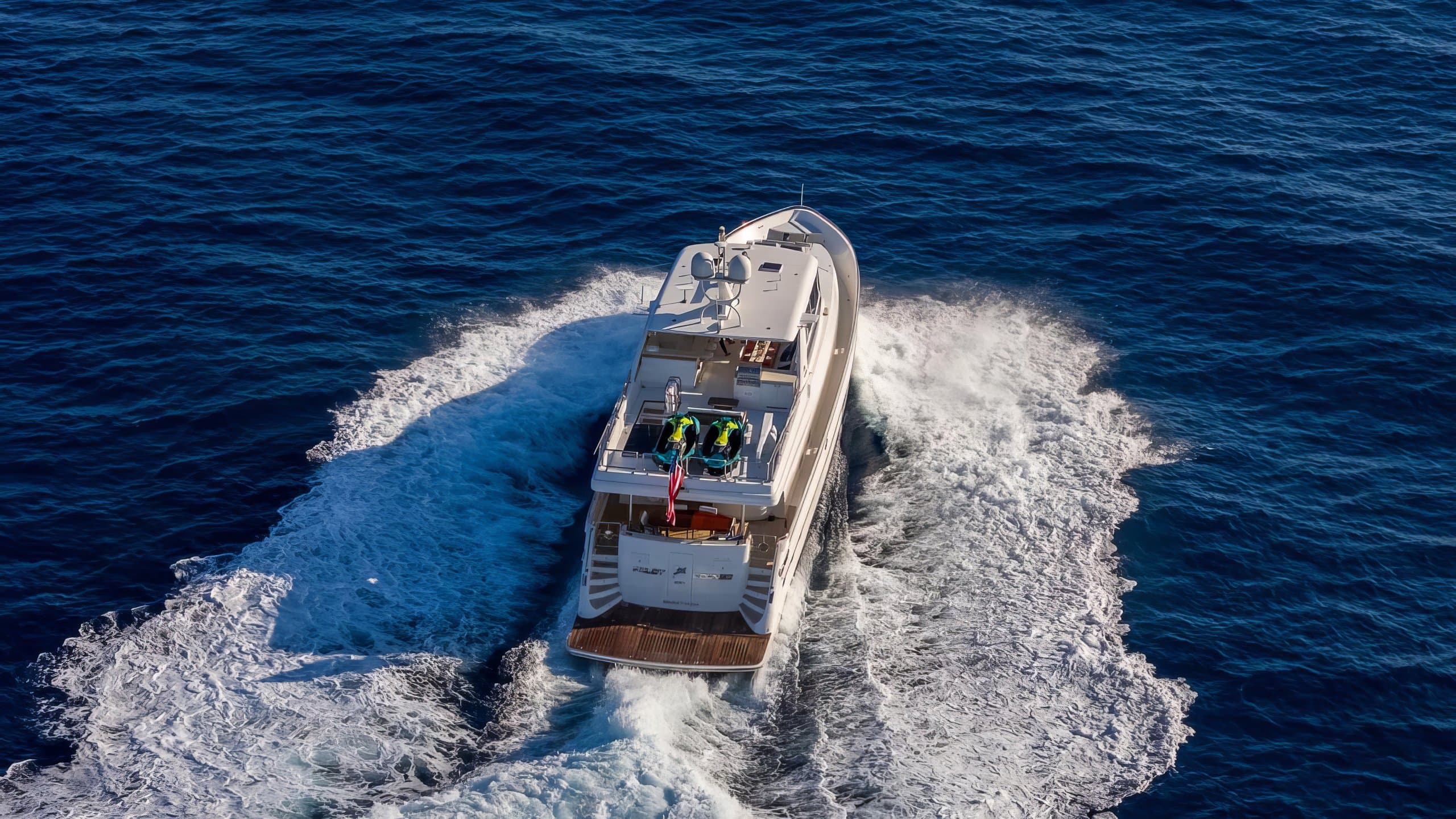PILOT LOUNGE | Drivas Yachts
