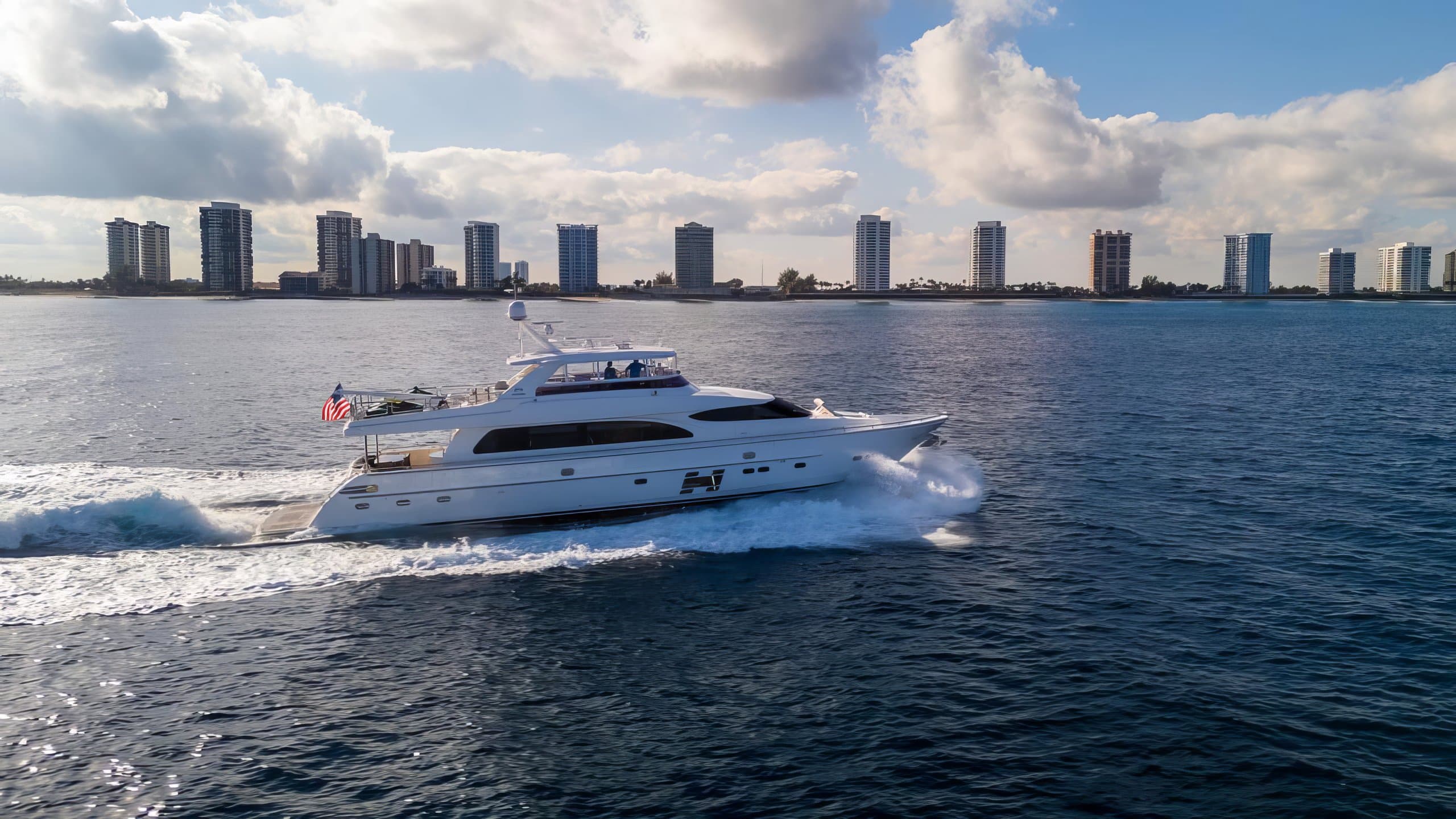 PILOT LOUNGE | Drivas Yachts
