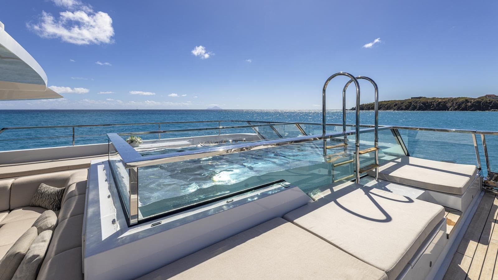 SEVEN SINS - deck aft | Drivas Yachts