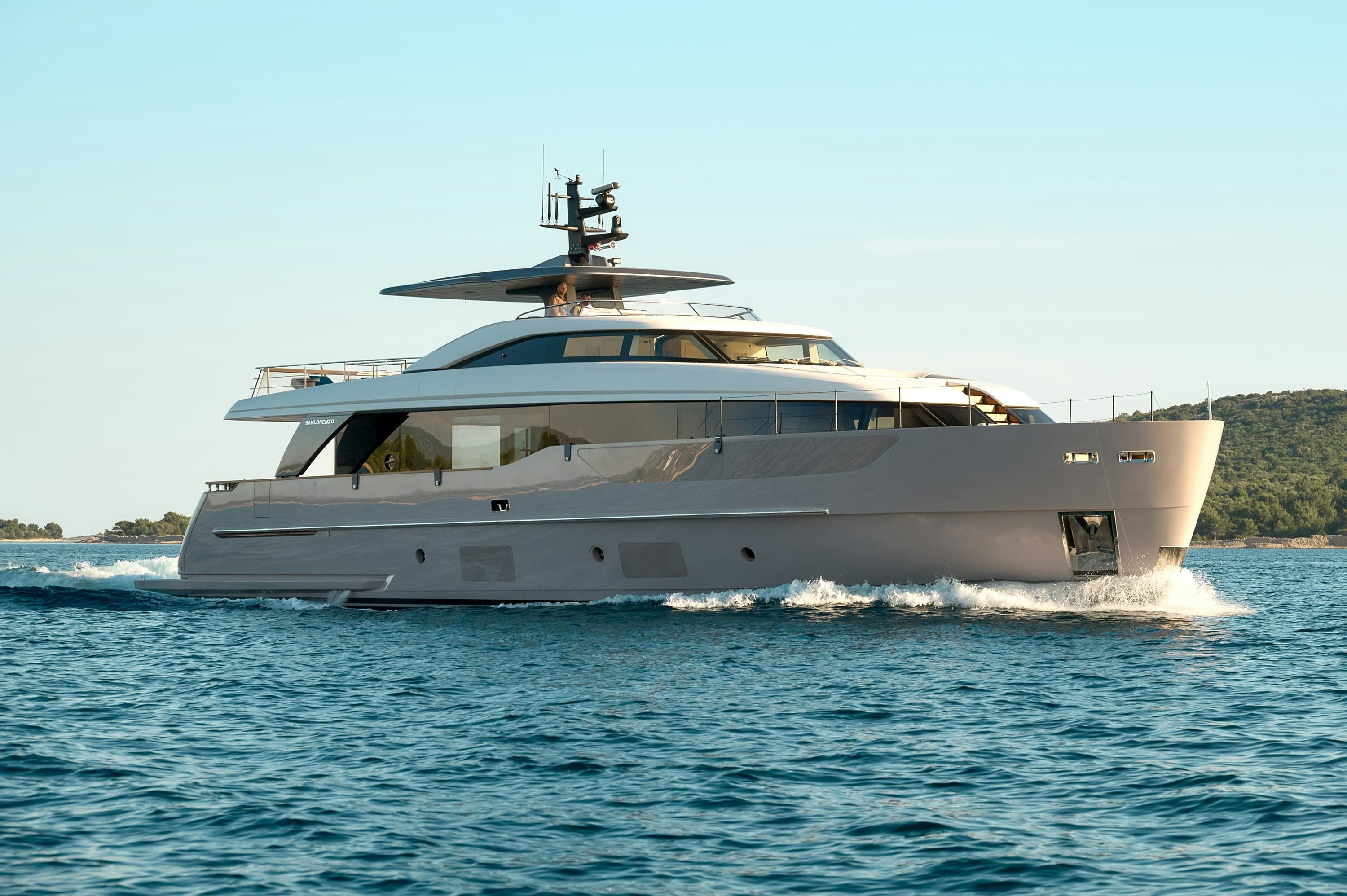 Motor yacht HELIOS 35.5m by Falcon — photo 8