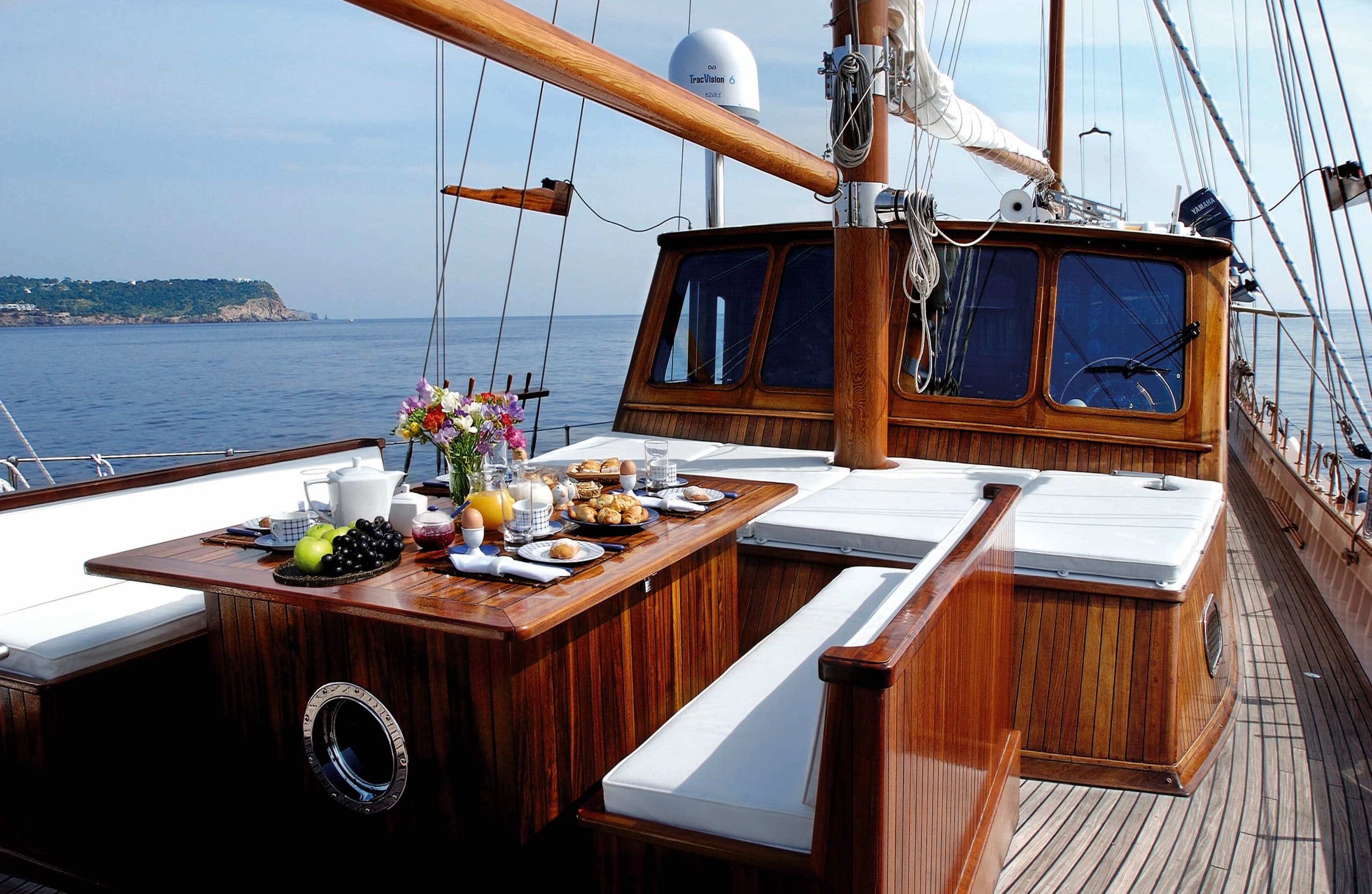 LIANA H - deck fore | Drivas Yachts