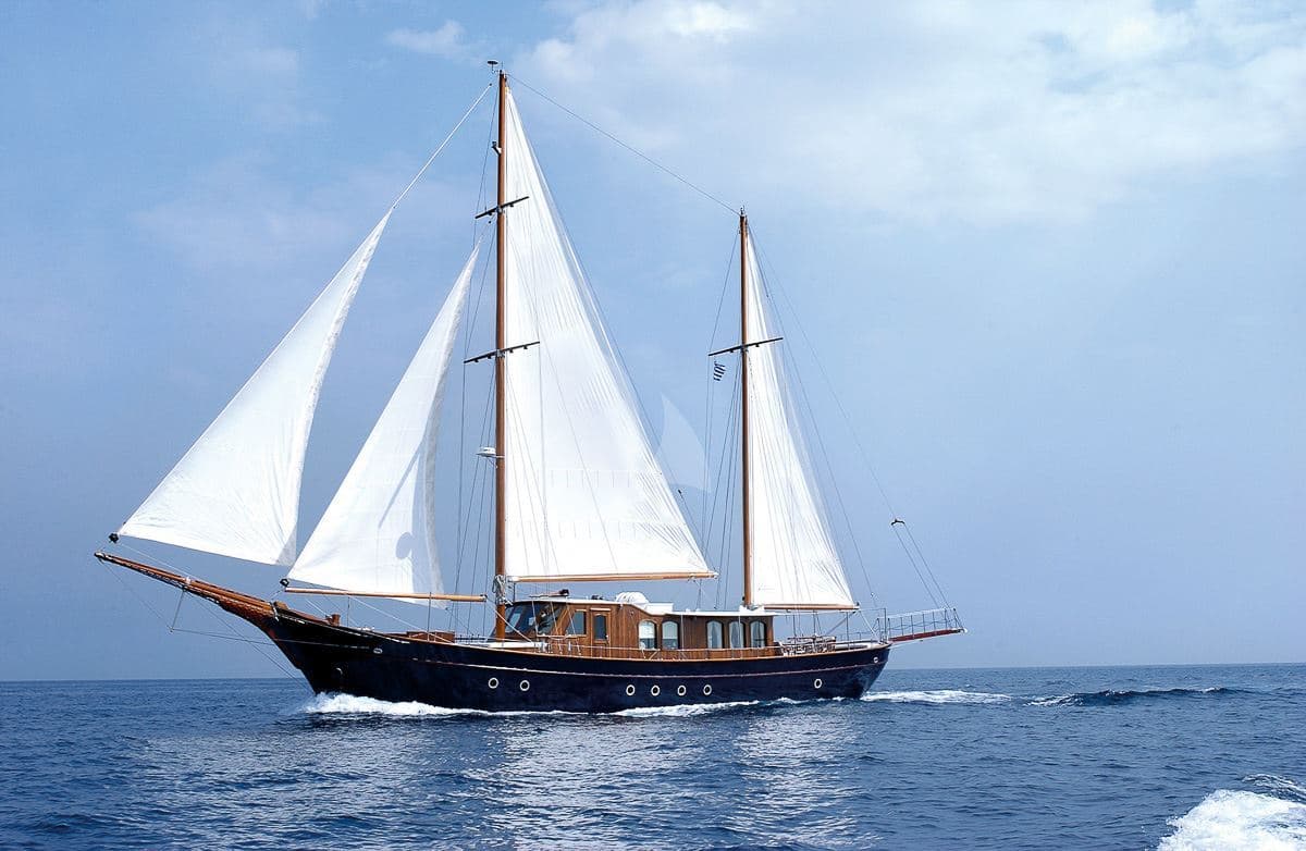 LIANA H - ext running | Drivas Yachts