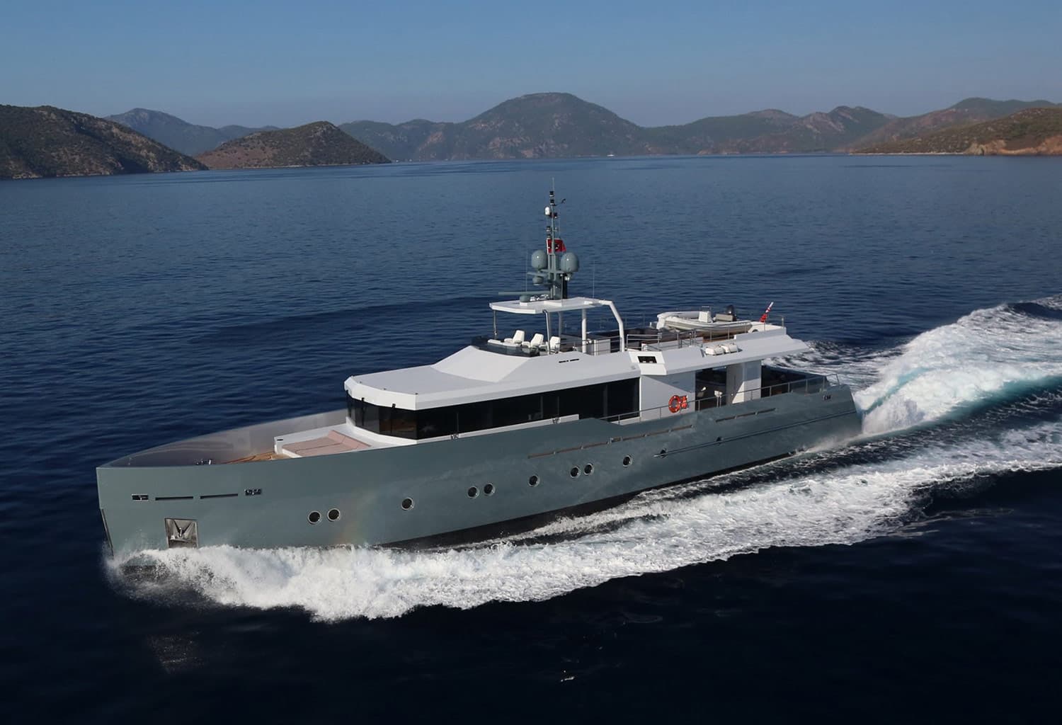 ONLY NOW - ext running | Drivas Yachts
