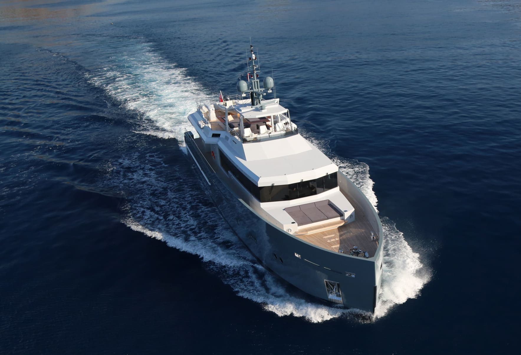 ONLY NOW - ext running | Drivas Yachts