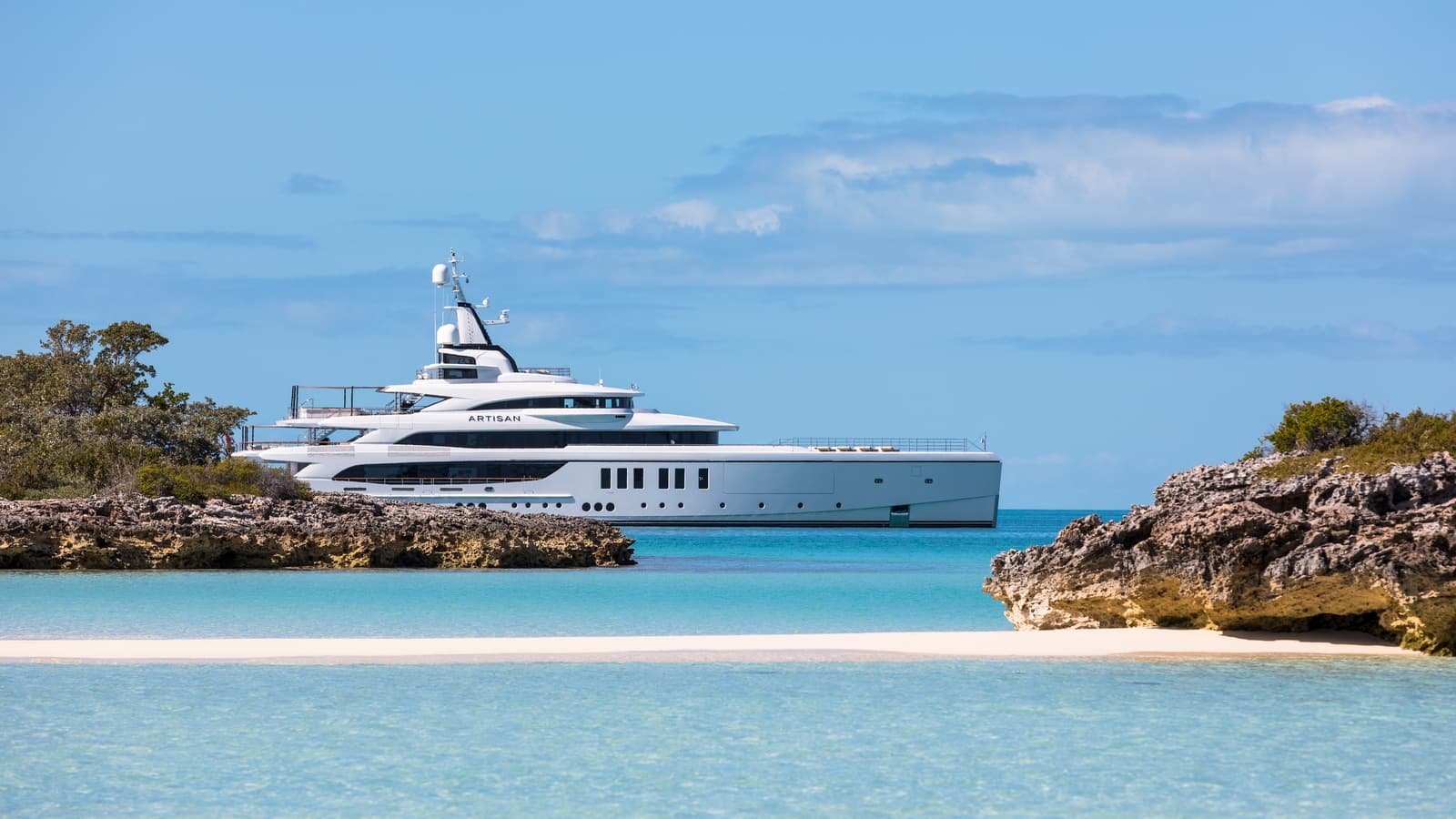 ARTISAN - ext port | Drivas Yachts