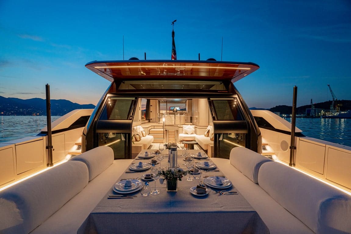 FORZA QUIETA - dining ext | Drivas Yachts