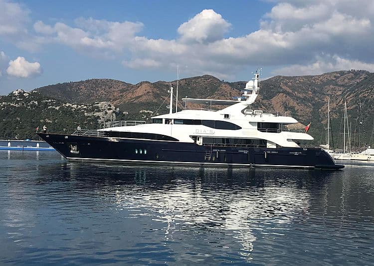 Motor yacht GRANDE AMORE 44.2m by Benetti — photo 4