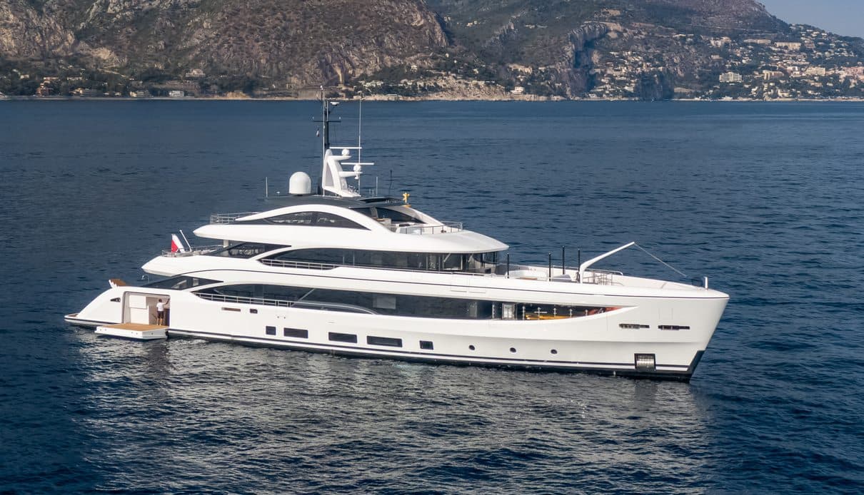 BIRUBI - ext | Drivas Yachts