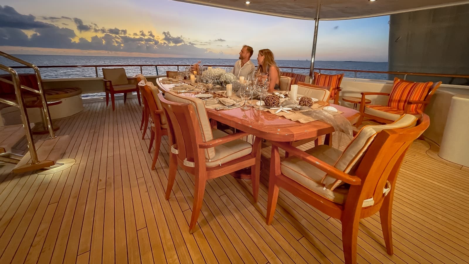 AVALON - dining ext | Drivas Yachts